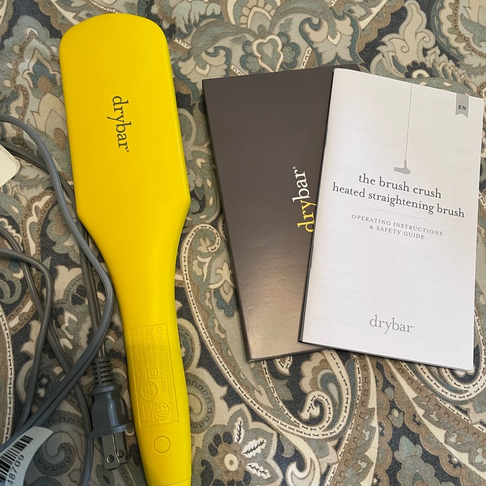 Drybar the Brush Crush heated straightening brush
